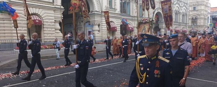 В Москве совершили крестный ход и молебен в День ВДВ и Ильин день