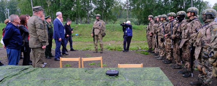 Глава Новосибирской области Травников посетил центр военно-прикладной допподготовки «Звезда»