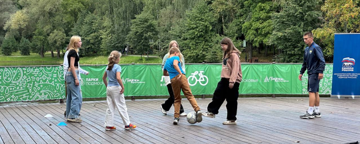 На Ивановских прудах в Красногорске прошла тренировка по футболу для детей