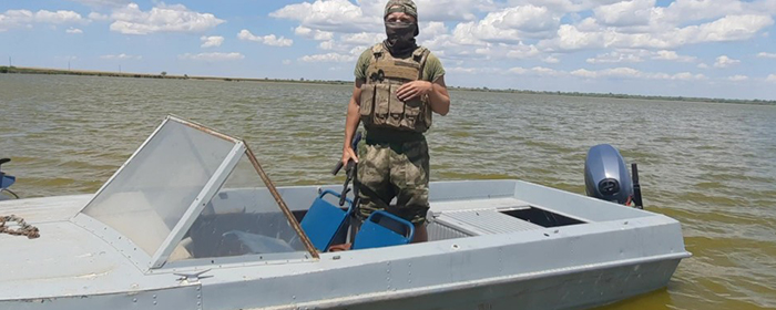 Пенсионер из Керчи подарил бойцам в зоне СВО собственную лодку