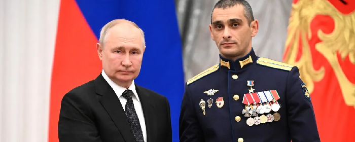 Владимир Путин вручил звезду Героя России младшему лейтенанту из Бердска