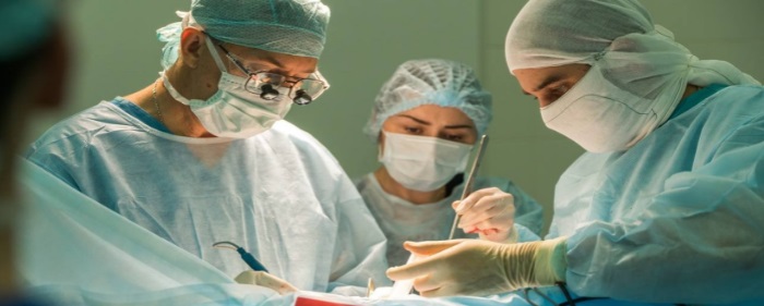 Волгоградские сосудистые хирурги провели ювелирную операцию пенсионерке с аневризмой брюшной аорты