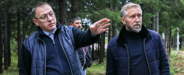 Губернатор НАО Юрий Бездудный проверил ход работ по благоустройству Сахалинского леса