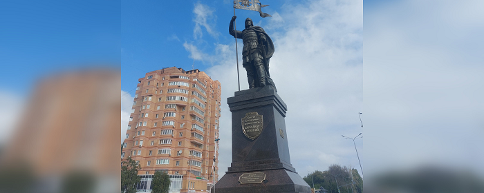 В Липецке открыли памятник Александру Невскому с цитатой песни SHAMAN