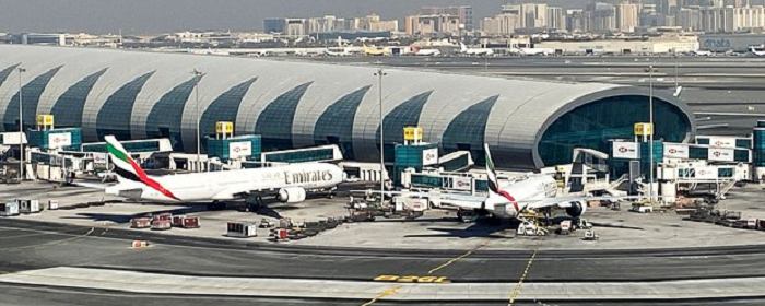 Туристка похлопала по плечу сотрудницу таможни в Дубае и оказалась под следствием