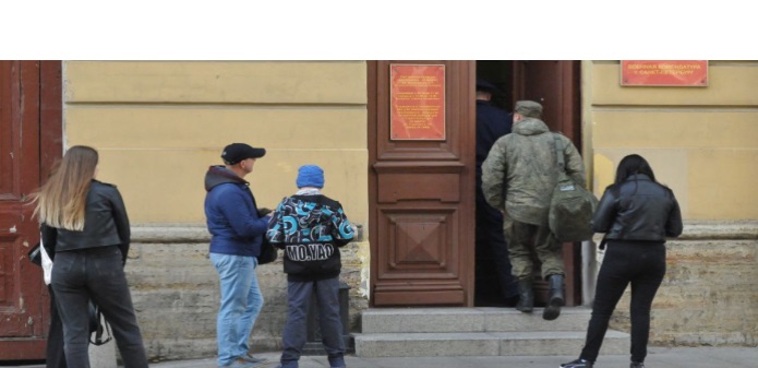 Военный комиссар Петербурга не подтвердил информацию о скопившихся очередях в военкоматы