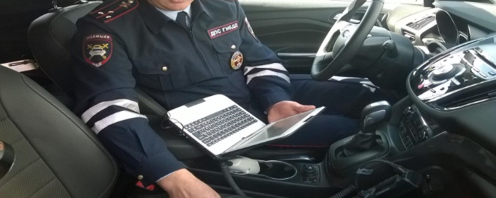 Самарские полицейские нашли скрывающего номер машины водителя в соцсетях и задержали его
