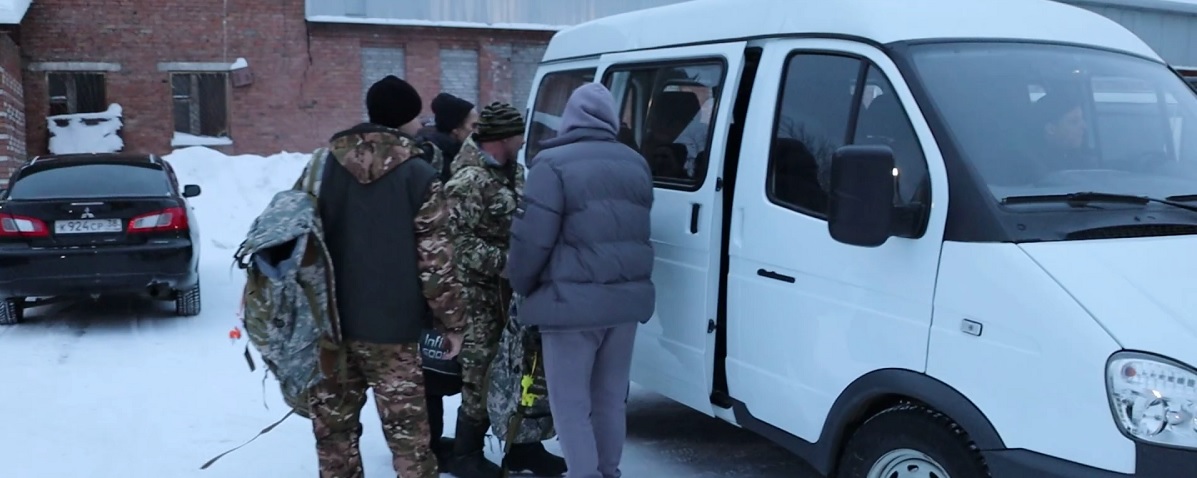 Пять добровольцев из Тайшетского района уехали в зону СВО, земляков снабдили всем необходимым и подарили обереги