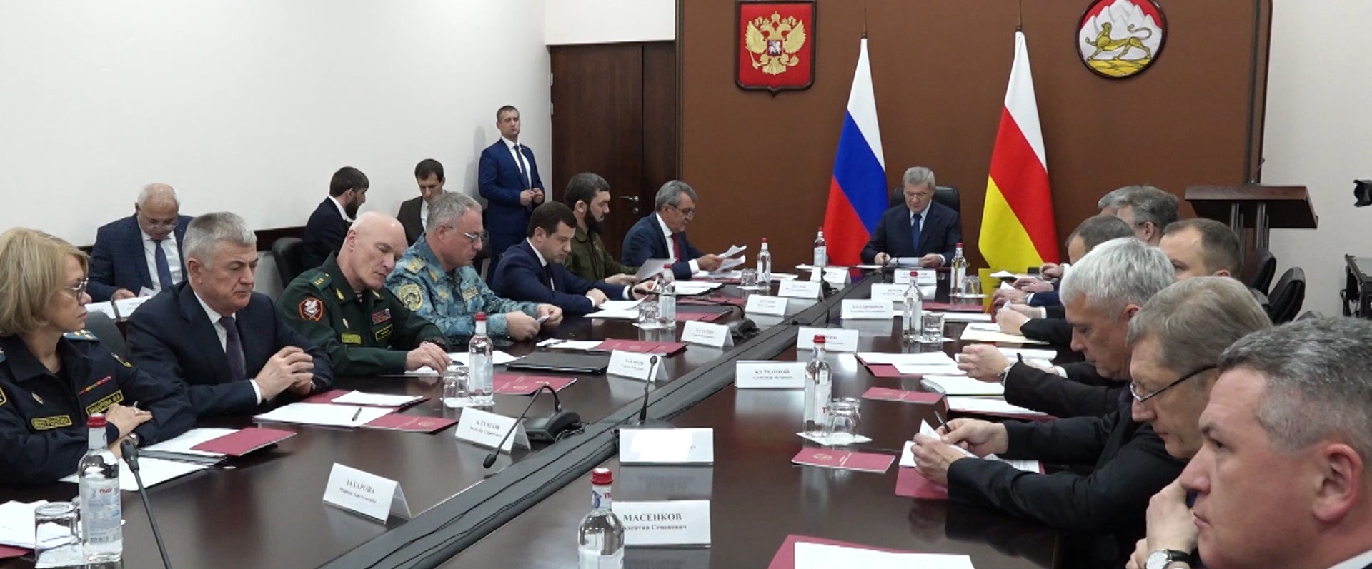 Полпред президента РФ Юрий Чайка провел во Владикавказе заседание по вопросам поддержки участников СВО