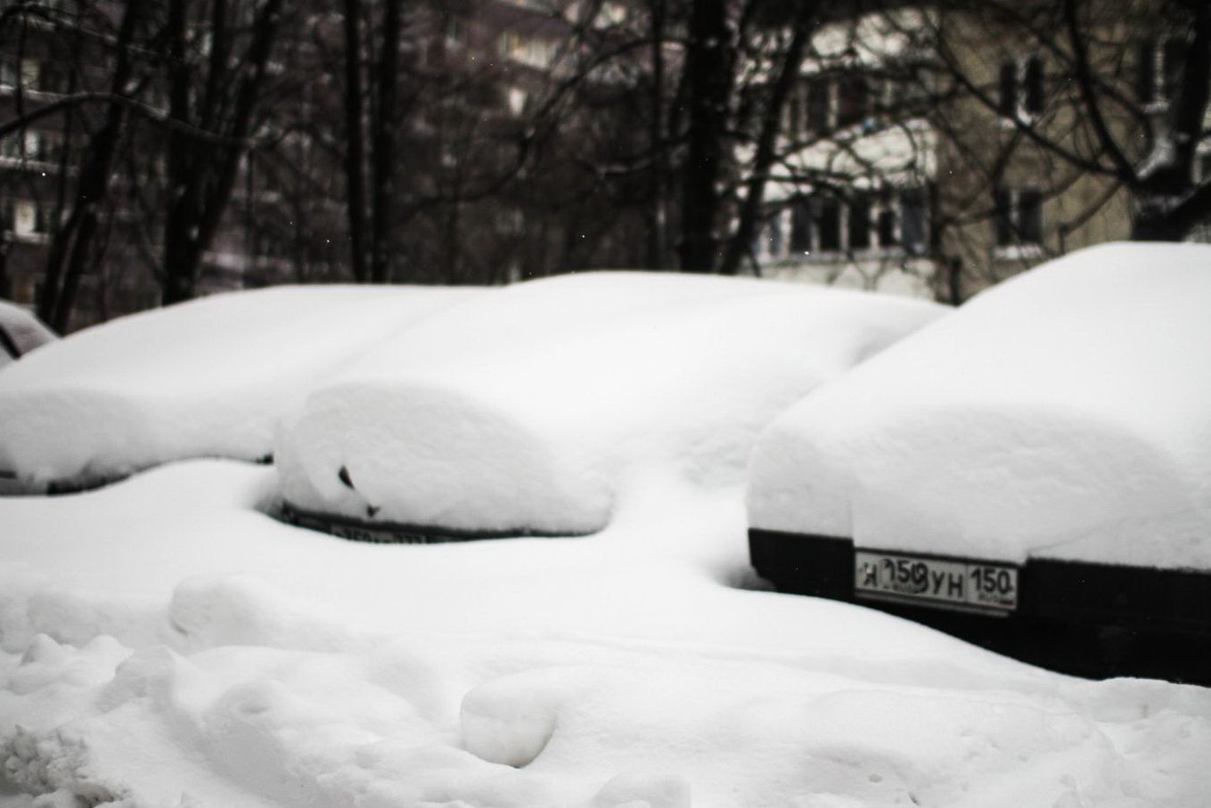 Сахалинец погиб в машине под толщей снега