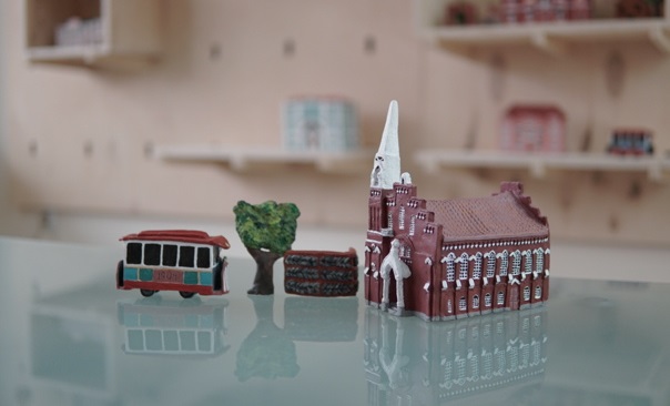 Жительница Владикавказа создает керамические миниатюры архитектурных красот города