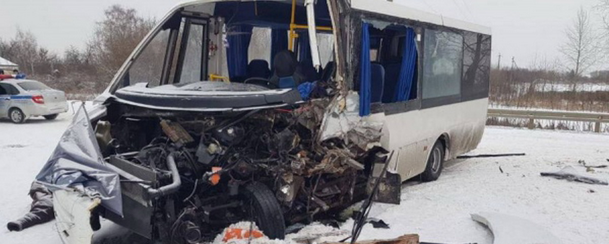 В Курской области произошло ДТП с грузовиком и автобусом. Есть погибший