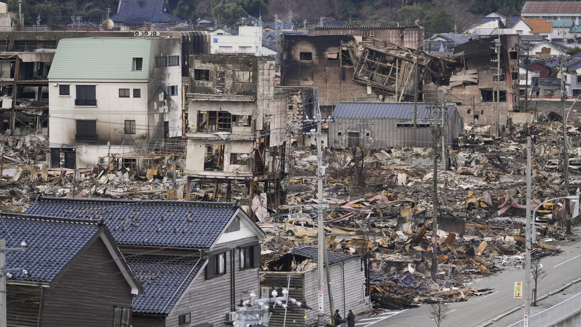 Стало известно, сколько еще человек могут находится под завалами в Японии после землетрясения