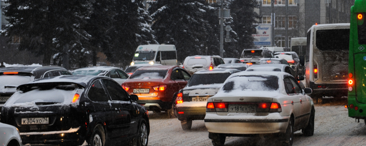 На дорогах Челябинска зафиксированы километровые пробки