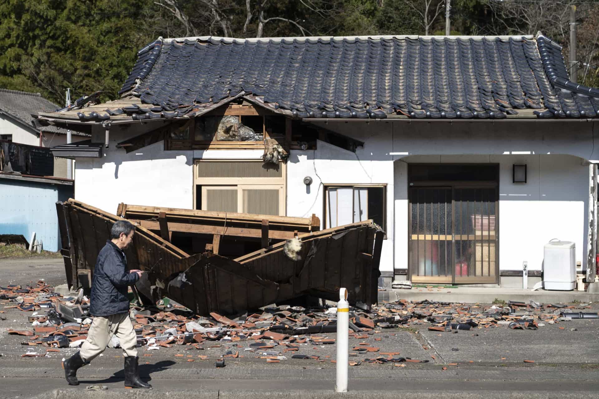 В районе японского острова Садо произошло землетрясение с противоречивыми сейсмическими показателями