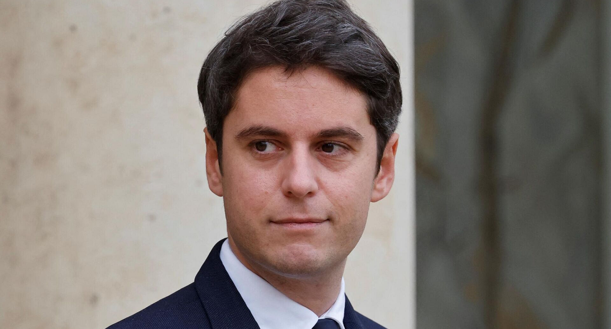 Новым главой кабмина Франции стал «очередной макронист» Габриэль Атталь