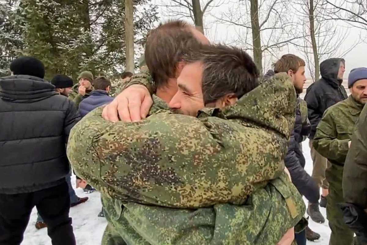 Россия вернула из Украины 150 военнопленных Россия вернула из Украины 150 военнопленных