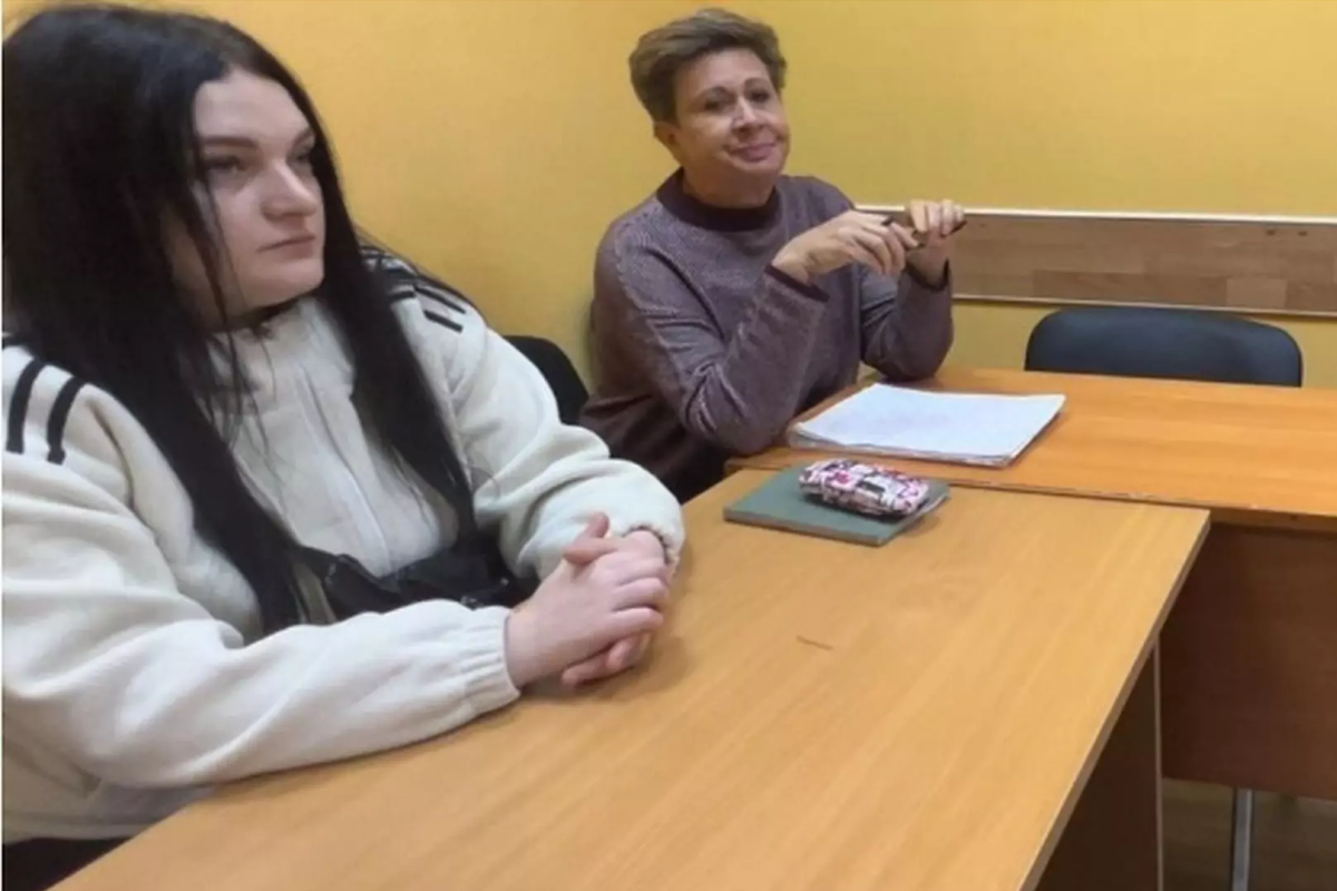 В Новосибирске отметили оправдательный приговор матери, оставившей детей няне
