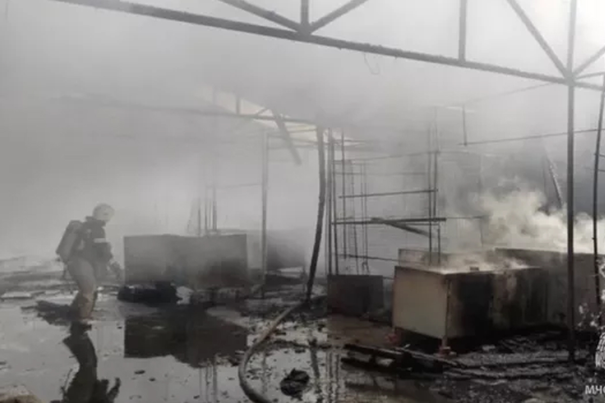 Спасатели устранили открытое горение на рынке в Кабардино-Балкарии