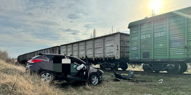 На Ставрополье произошло ДТП с автомобилем и товарным поездом: Погибли трое детей