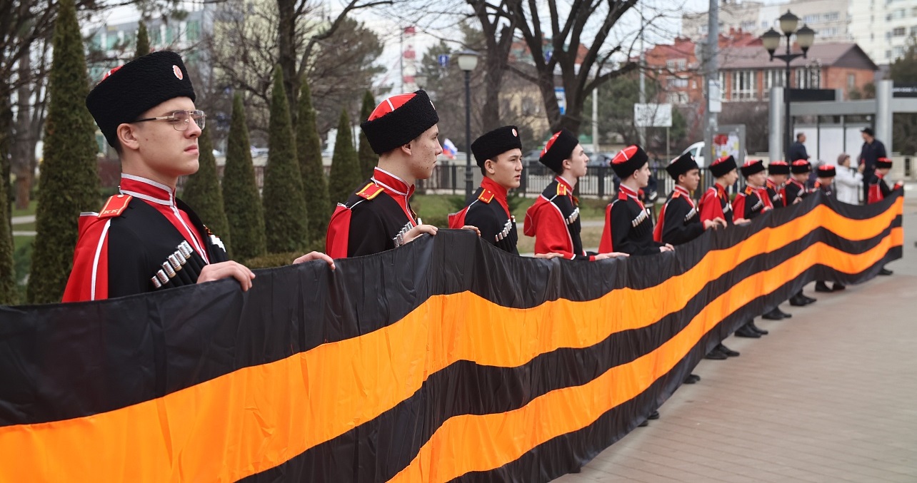 В Краснодаре провели ежегодное шествие с Георгиевской лентой в честь годовщины освобождения города от фашистов