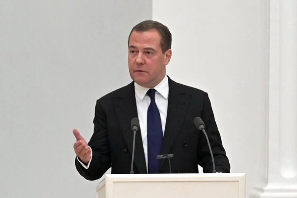 Медведев: На службу в зону СВО в 2024 году поступили 53 тысячи человек