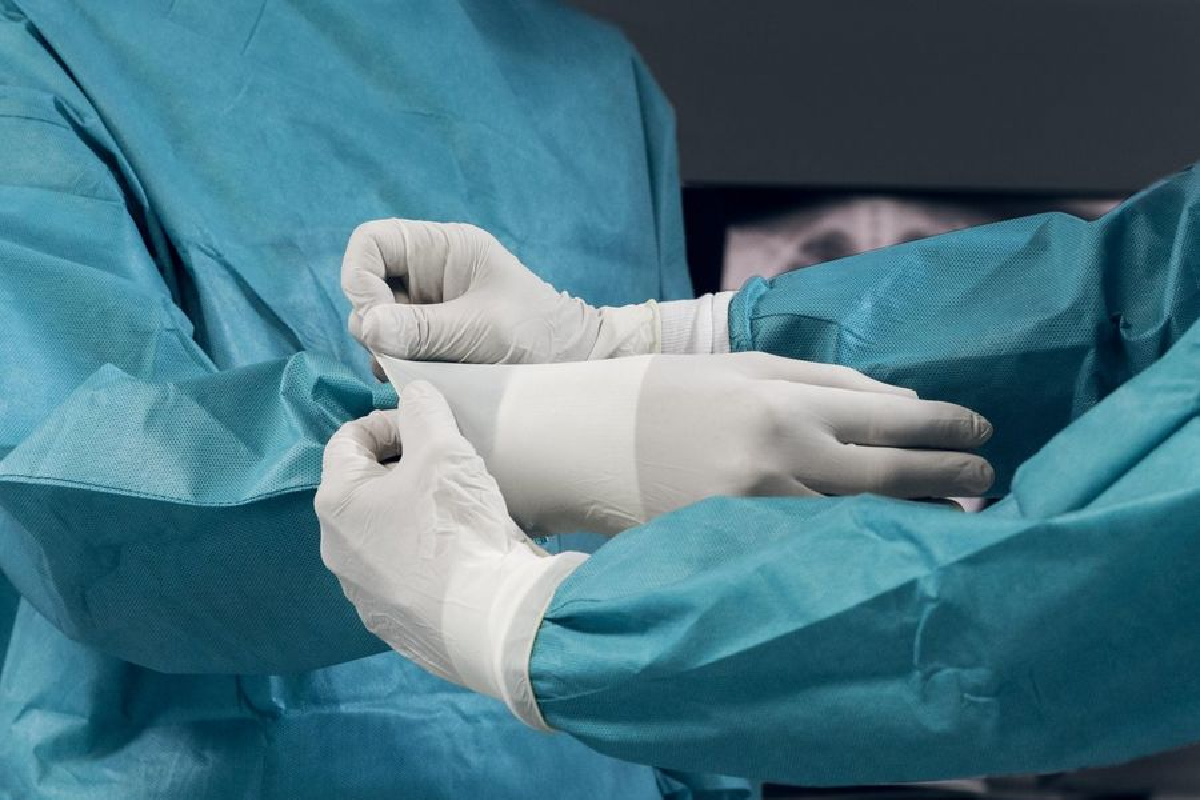 В Подмосковье 59-летней пациентке удалили опухоль размером с арбуз
