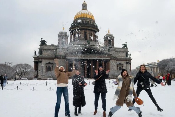 Половина туристов, побывавших в Петербурге мечтает туда вернуться