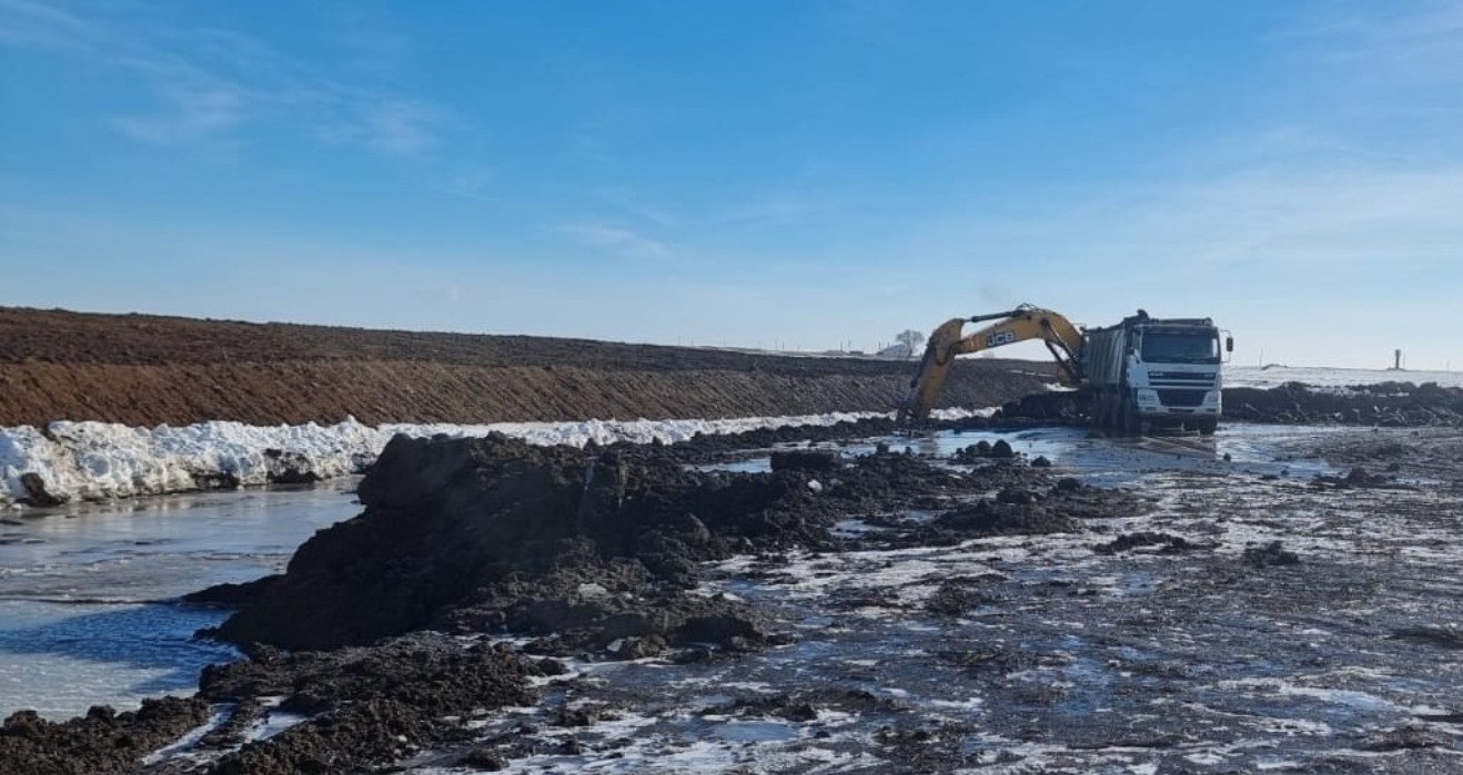Очистка реки Ямы в Волгоградской области от донных отложений, мусора и сушняка завершится к середине весны