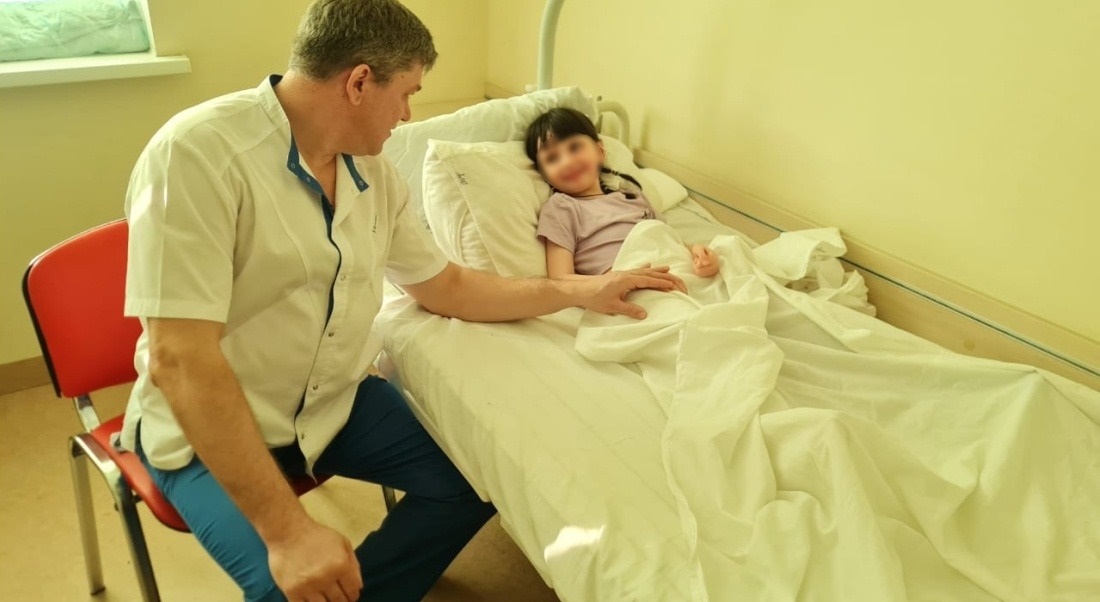 Новосибирские хирурги НИИТО прооперировали 6-летнюю девочку с редким генетическим заболеванием