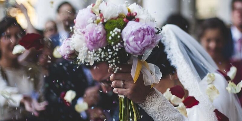 На свадьбе в Китае жених продемонстрировал кадры с видеокамеры, запечатлевшие измену невесты с родственником