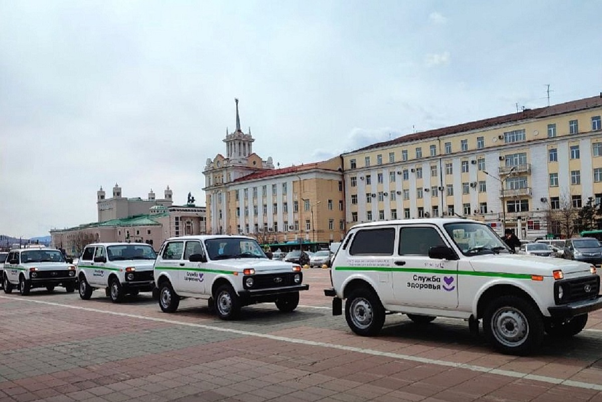 В 2023 году больницы Бурятии получили 100 специализированных автомобилей