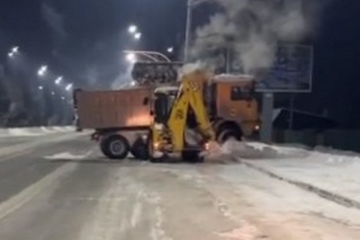 Дорожники в Горно-Алтайске вывезли с улиц 997 КАМАЗов снега