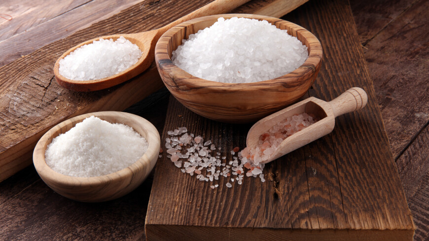 Врач назвал продукты, которые опаснее соли и сахара