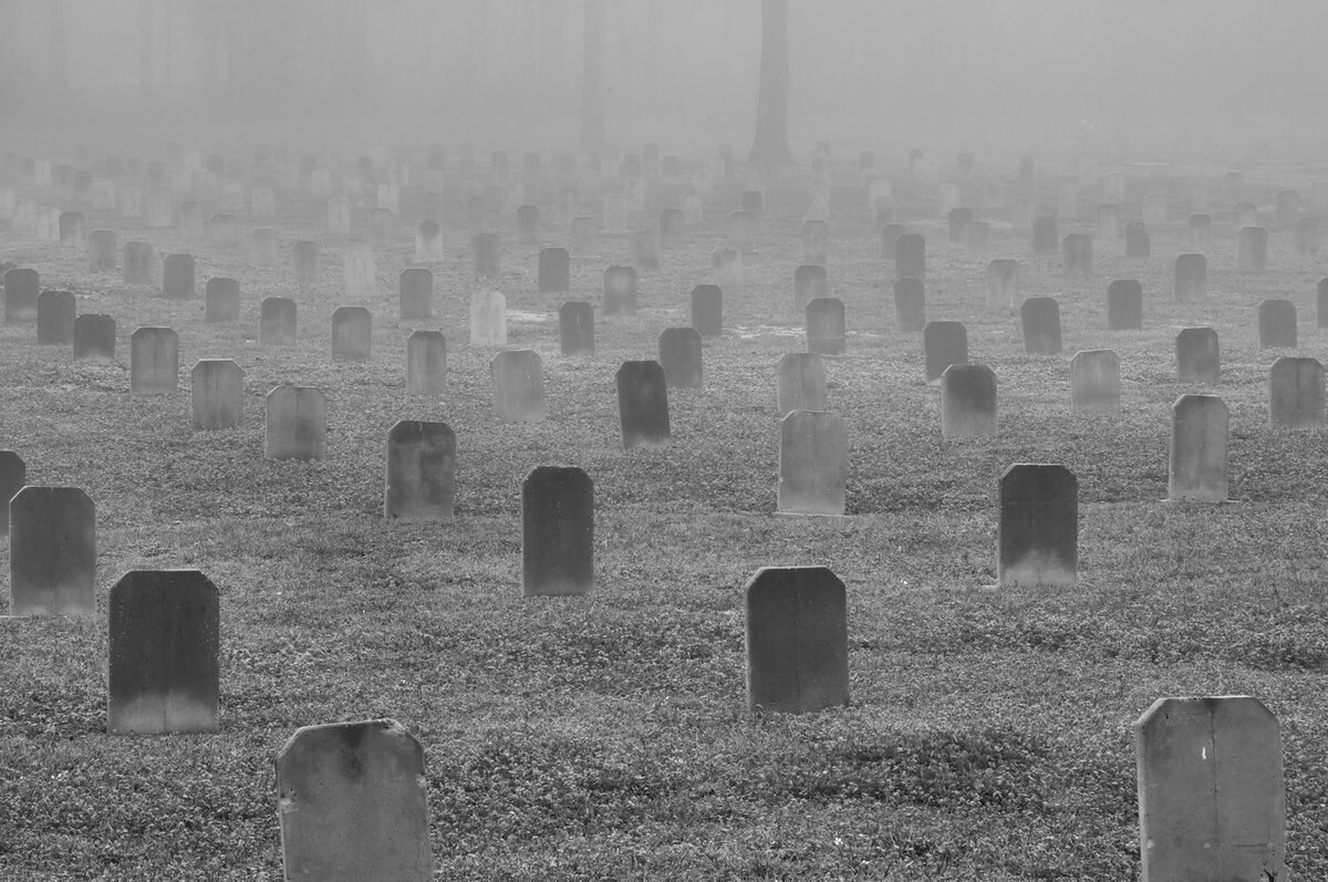 Страна молчания. Кладбище Сталл Канзас. Кладбище Сэдхилл. Кладбище в тумане. Кладбище фон.