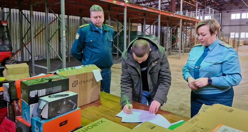 Свердловские таможенники передадут в зону СВО конфискованную цифровую технику на 3 млн рублей