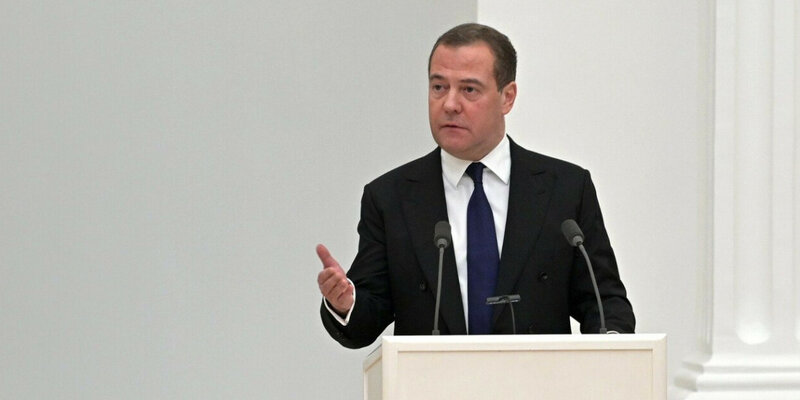 Дмитрий Медведев признался, что работал дворником