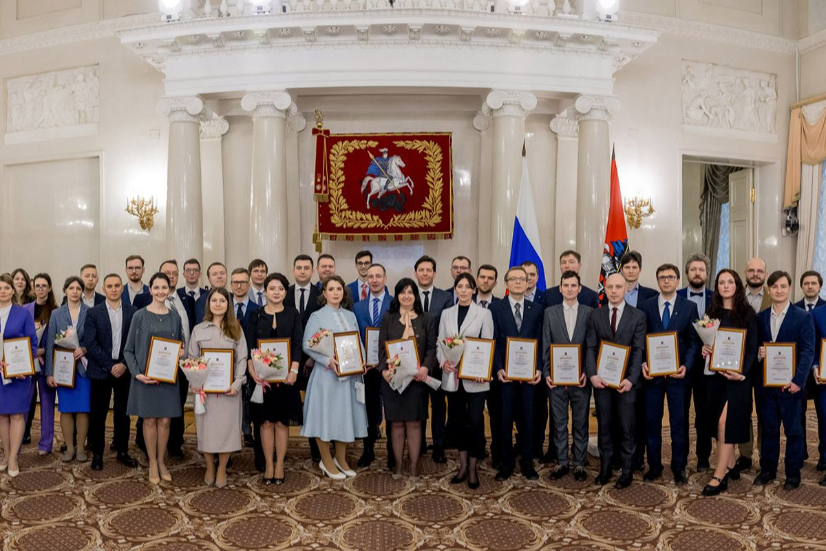 Вице-мэр Ракова наградила молодых учёных премиями Правительства Москвы