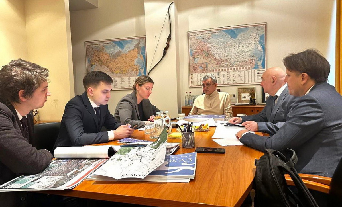 Глава Северной Осетии Сергей Меняйло обсудил с представителями ДОМ.РФ мастер-план Владикавказа