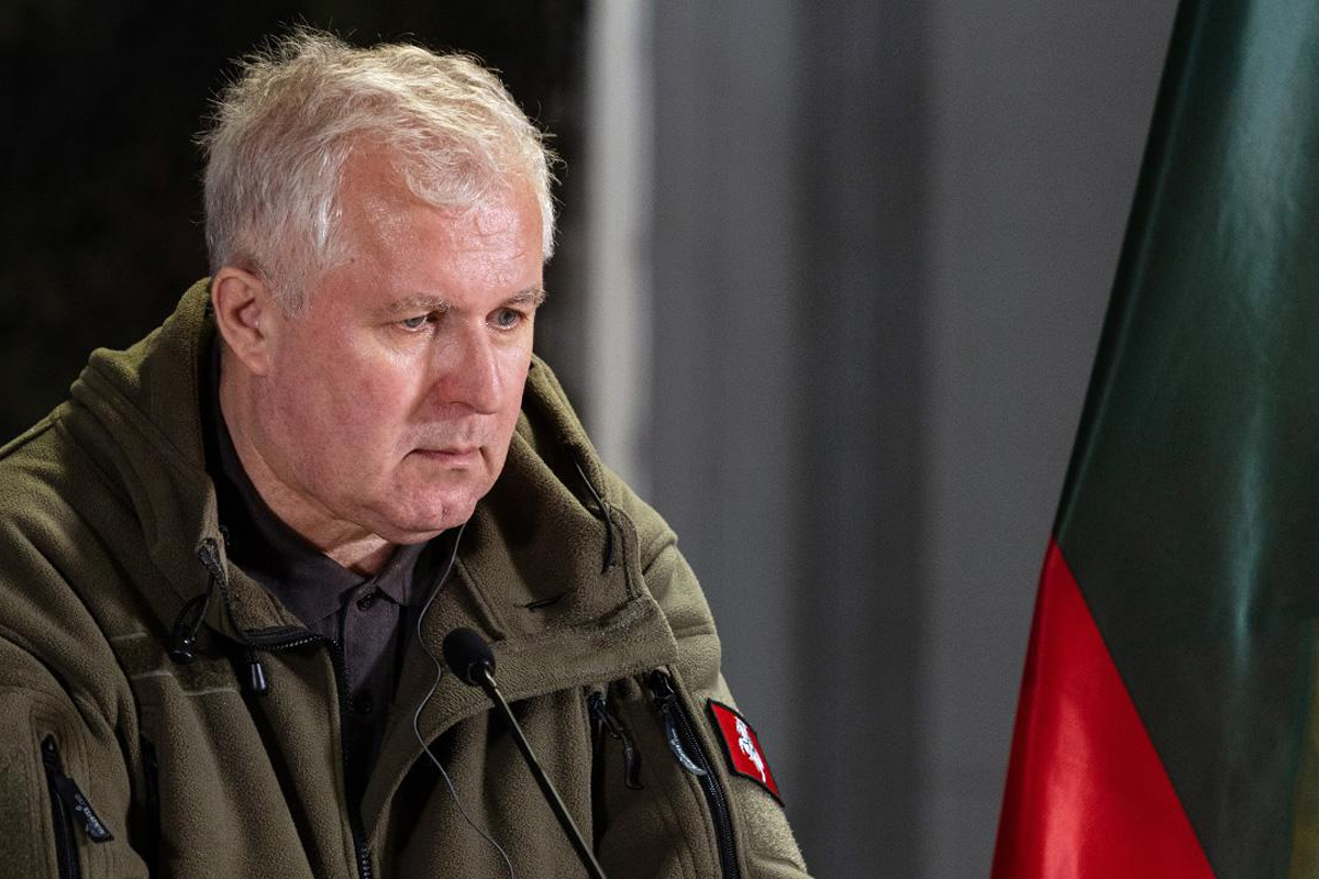 Глава Минобороны Литвы Анушаускас подал прошение об отставке