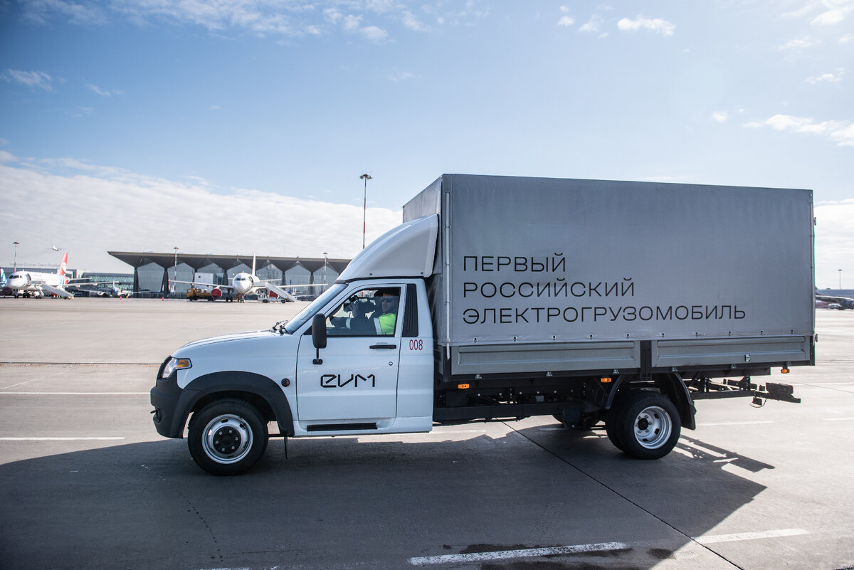 Первый российский грузовой электрокар тестируют в аэропорту Пулково