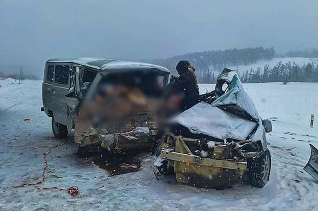 В Якутии в ходе ДТП на трассе «Умнас» погибли четыре человека, пострадало еще четыре