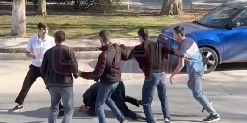 В Анапе студенты устроили драку и попали на видео