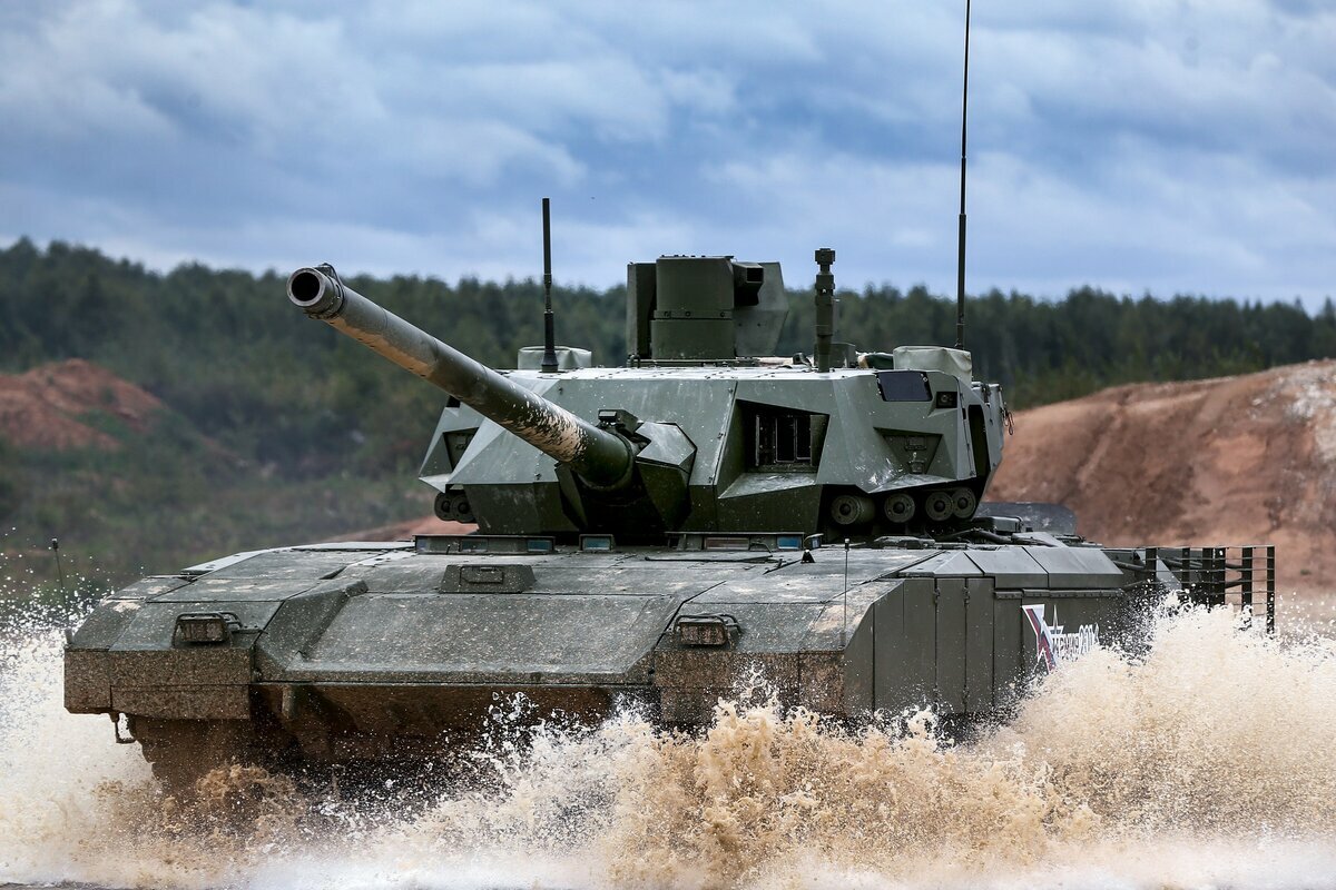 Глава «Ростеха» Чемезов заявил, что танк Т-14 «Армата» стоит на вооружении ВС РФ