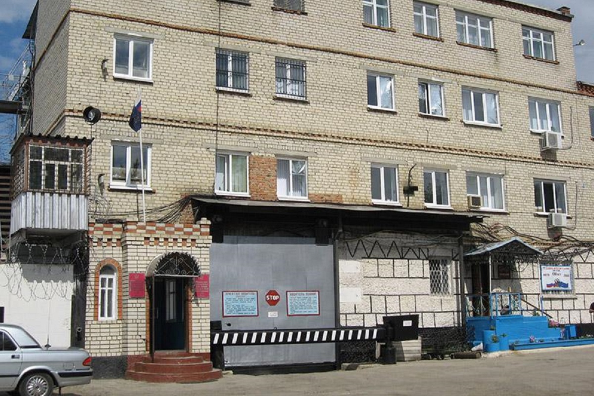 Заключенные устроили погром в колонии, где сидел Скопинский маньяк, комиссия считает выбитые окна и двери