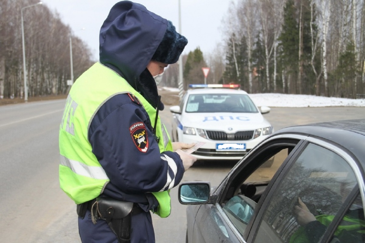 В Татарстане проверяют снятый с иномарки на трассе М-7 похожий на взрывчатку груз, который перевозил пенсионер