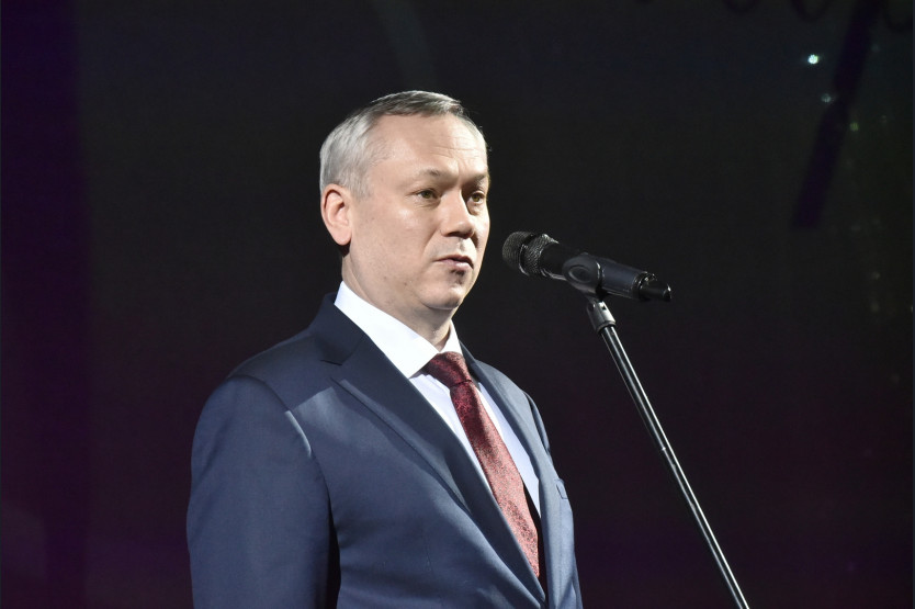 Губернатор Новосибирской области Андрей Травников поздравил сибирячек с 8 Марта