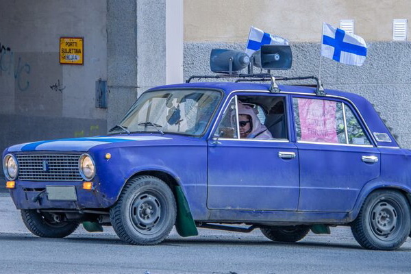 Владельцев автомобилей с росийскими госномерами потребовали вывезти их из Финляндии
