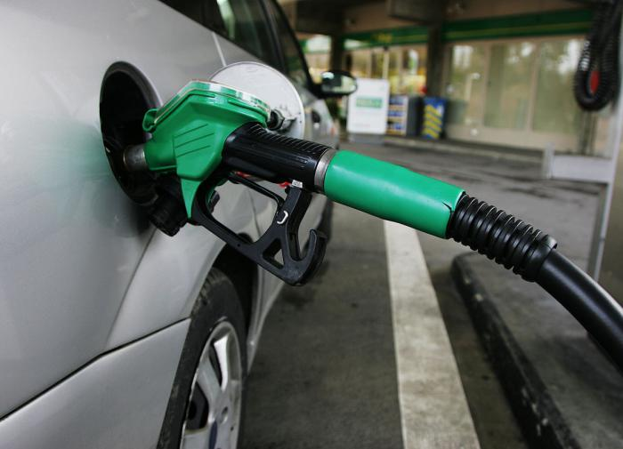 Автоэксперт оценил возможность возвращения на рынок неэкологичного бензина
