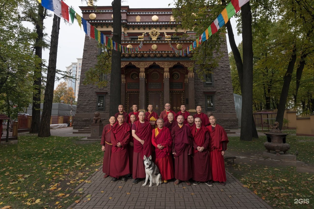 Лама Нгаванг Намгьял: Тексты буддийских молебнов могут быть переведены на русский язык
